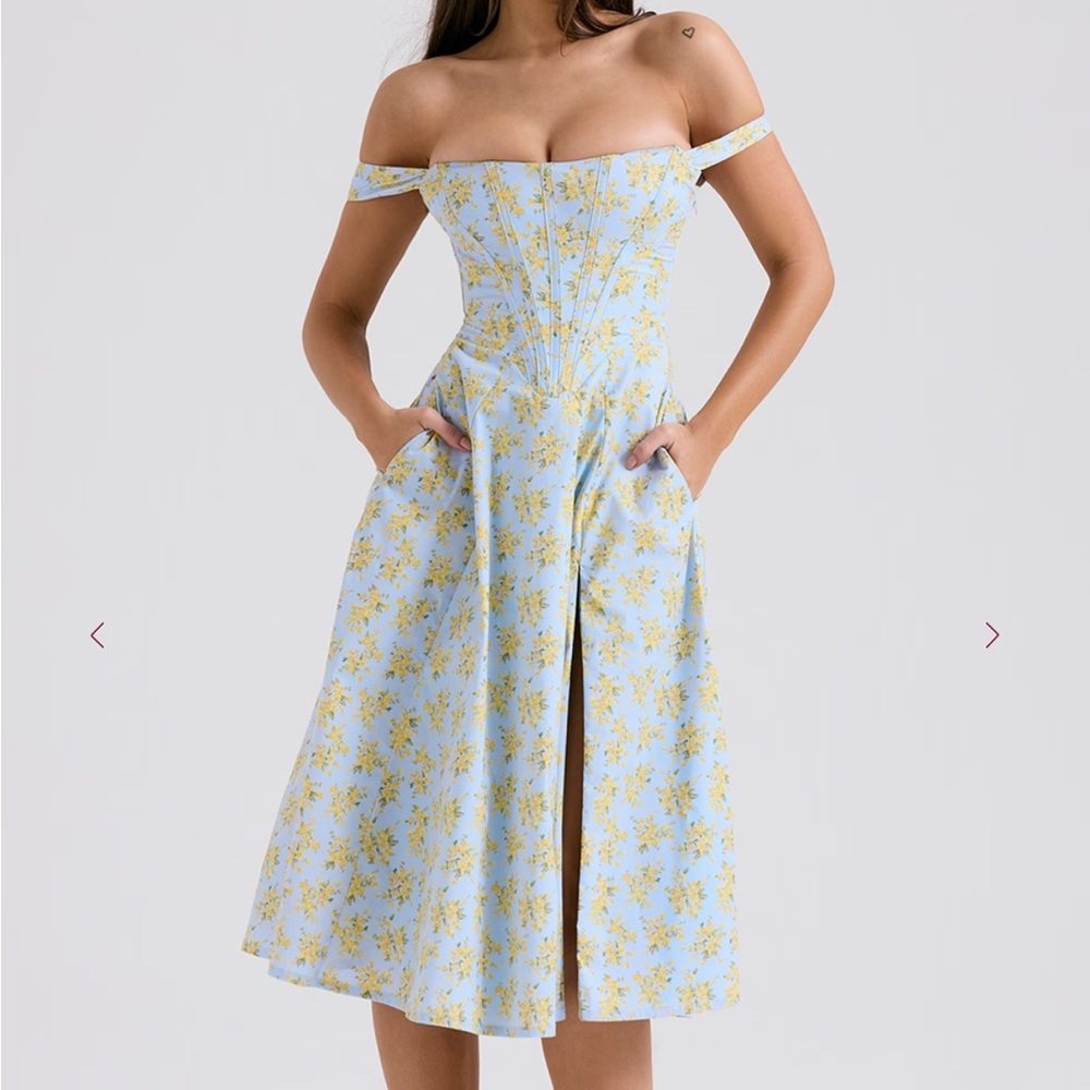 House of CB Saira Blue Vintage Floral M - NWT - Picture 3 of 13